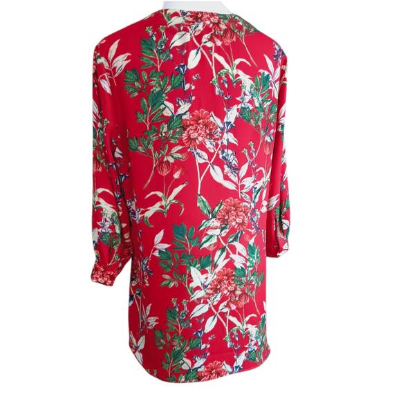 ROSE & OLIVE Romantic Floral Red Top Blouse Medium V-Neck 3/4 Sleeves Career - Picture 3 of 9